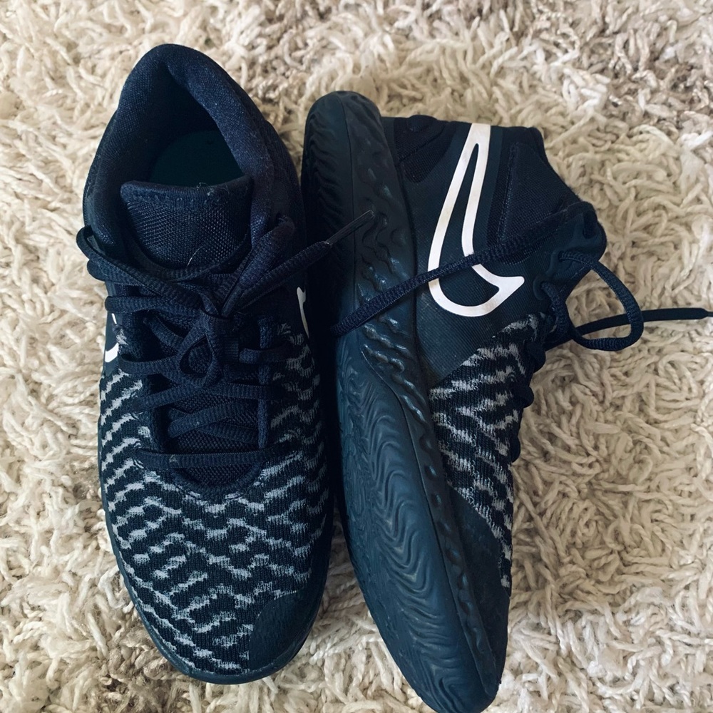 Nike youth basketball shoes